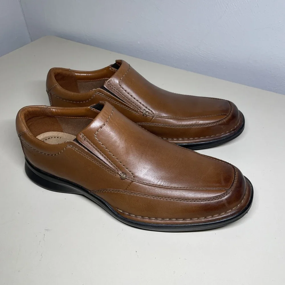 Clarks 14885  Mens Brown Leather Slip On Dress Loafers Shoes Size 91M Square Toe